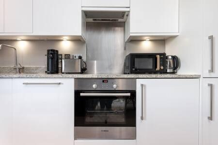 Central, Stunning 2 Bed Apartment With Parking! Cambridge  Exterior photo