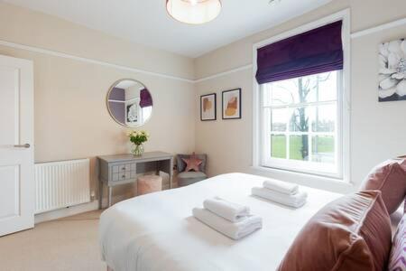 Central, Stunning 2 Bed Apartment With Parking! Cambridge  Exterior photo