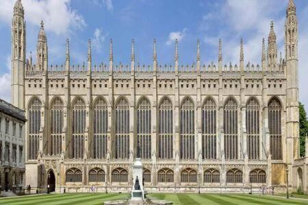 Central, Stunning 2 Bed Apartment With Parking! Cambridge  Exterior photo